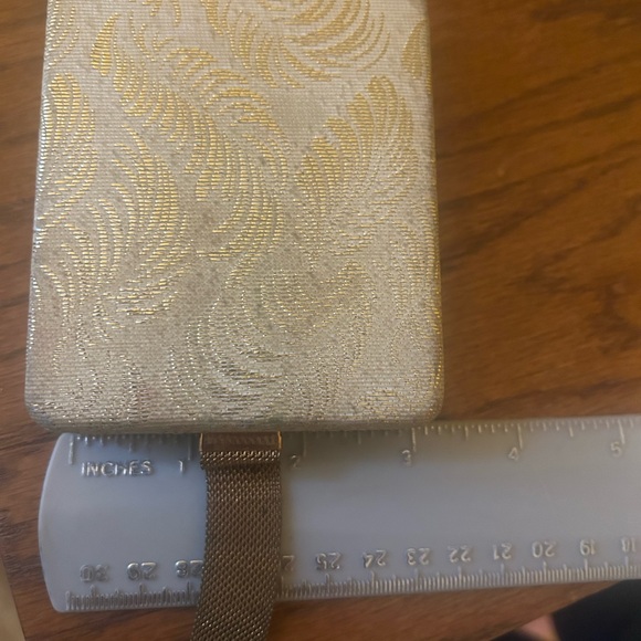 Vintage Zell Roundtowner compact kit.
Compact, change purse, comb, lipstick. - Picture 9 of 11